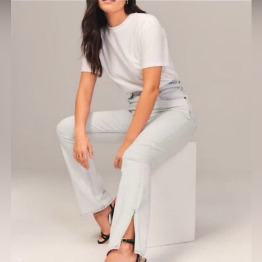 NWT Abercrombie & Fitch Curve Love Slim Straight 
Ultra High Rise Jeans Size: 25